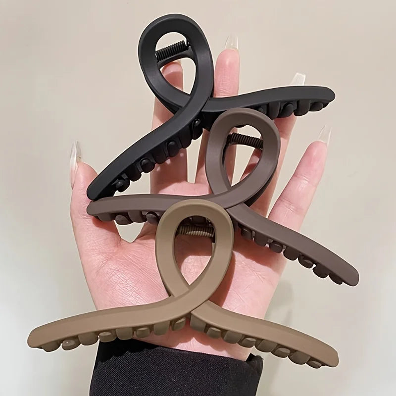 3 elegant matte hair clips with slip-resistant design – perfect for everyday stylish hairstyles and women’s hair accessories.