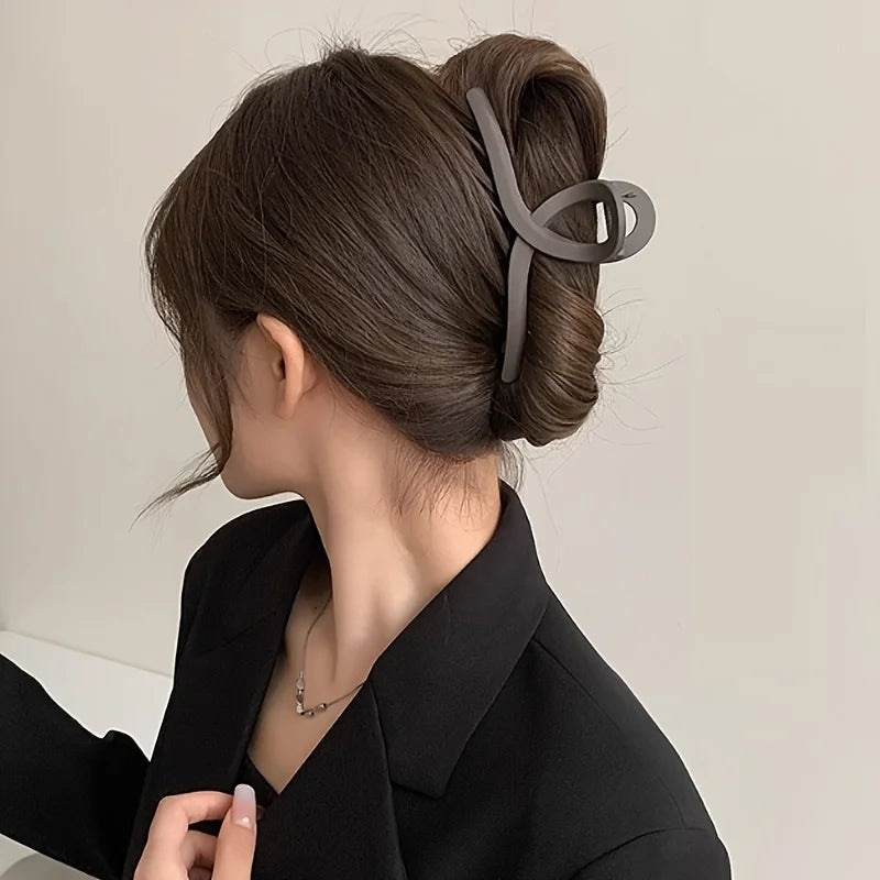 3 elegant matte hair clips with slip-resistant design – perfect for everyday stylish hairstyles and women’s hair accessories.
