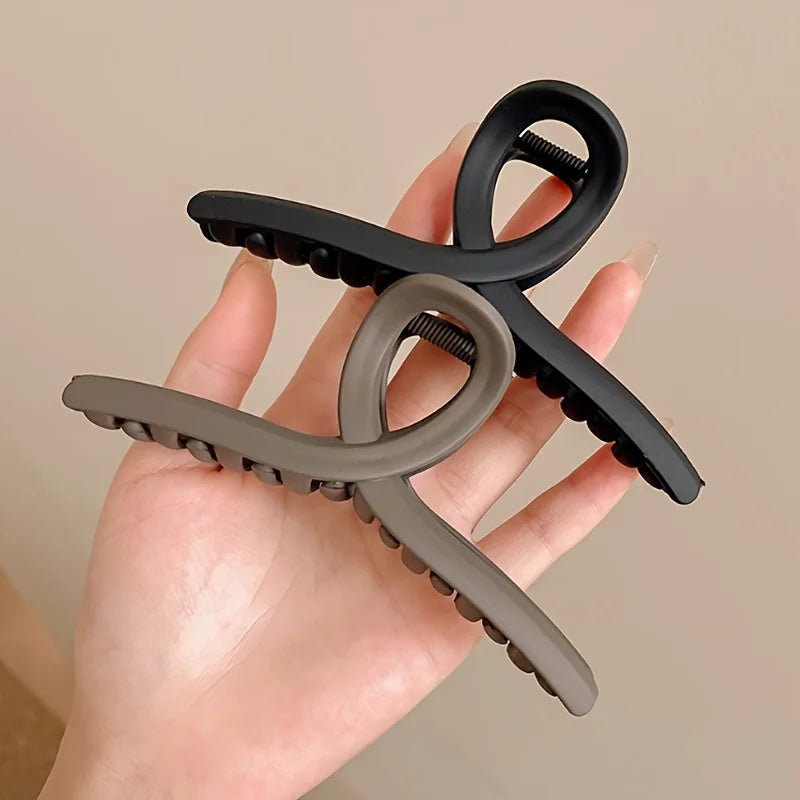 3 elegant matte hair clips with slip-resistant design – perfect for everyday stylish hairstyles and women’s hair accessories.